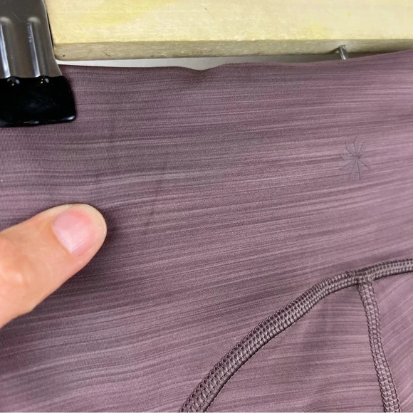 Athleta Ultimate Stash Pocket Space Dye 7/8 Tight Size XS
Smoked Almond Brown - Picture 11 of 13